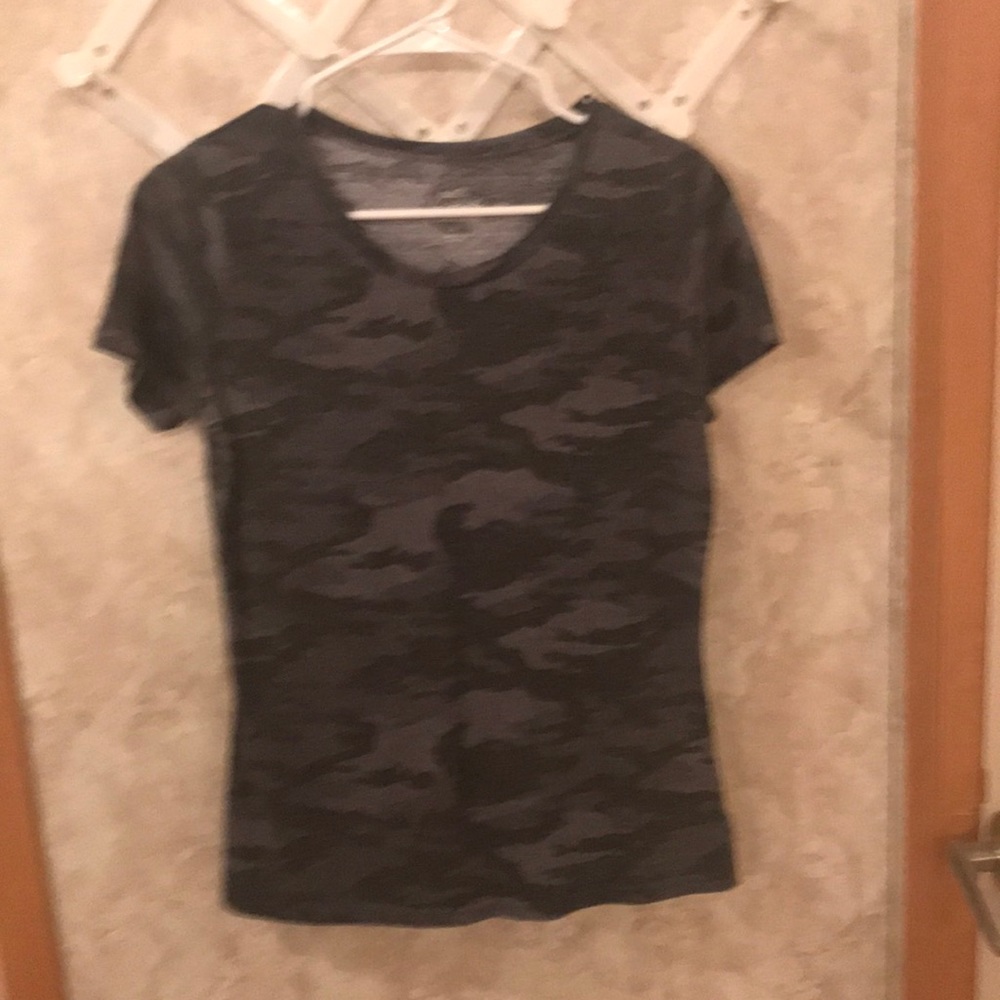 Rue21 gray camo favorite crew neck tee size L